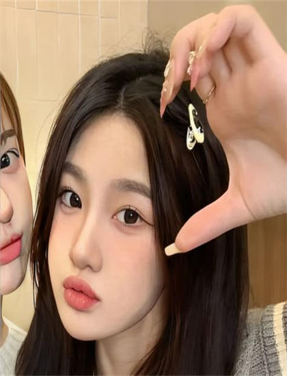 《婚礼几样情》象征隐喻先锋解析：符号意义与深层寓意探讨